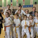 Les médaillés du LKC lors du championnat départemental de katas, avec leurs profs, le 10 décembre 2023.